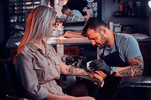 Інтер'єр тату-салону TattooEm
